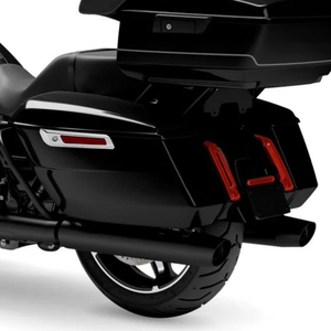 กระเป๋าข้างแข็งสีดำสดใสพร้อมฝาครอบลำโพงขนาด 6"x9" และตัวล็อคโครเมียมสำหรับ Harley Touring CVO Road Glide Street Glide ปี 2023-2025 - Product Image 2