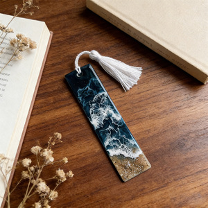 Segnalibro Artigianale in Legno Naturale e Resina con Motivo Onda Marina, Realizzato a Mano in Legno di <span class=keywords><strong>Noce</strong></span>, Stile Nautico con Nappa, per Lettura e Decorazione Scrivania - Product Image 1