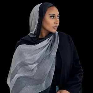 Hijab élégant en coton modal avec blocage des couleurs design multifonction pour femmes musulmanes écharpes longues et châles toutes saisons - Product Image 1