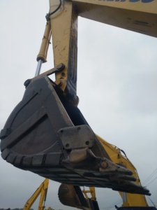 Excavatrice sur chenilles Komatsu PC200-8 d'occasion, 20 tonnes, moteur d'origine, puissance 110 kW, 4001-6000 heures, livraison rapide - Product Image 5