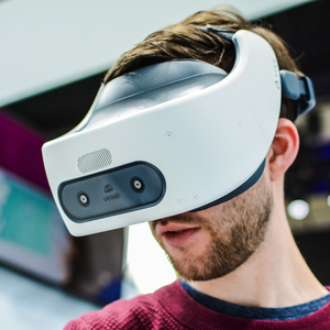 <span class=keywords><strong>VIVE</strong></span> <span class=keywords><strong>Pro</strong></span> FOCUS PLUS-casque <span class=keywords><strong>VR</strong></span> 6DOF en blanc amande, avec contrôleurs de casque <span class=keywords><strong>VR</strong></span>, chargeur QC 3.0 et câble USB type-c - Product Image 6