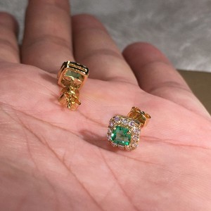 CAOSHI Pendientes de Botón de Estilo Coreano de Gran Venta con Baño de Oro de 18k, Diamante Verde, Pequeño Cristal de Circón Cuadrado Geométrico para Mujer - Product Image 3