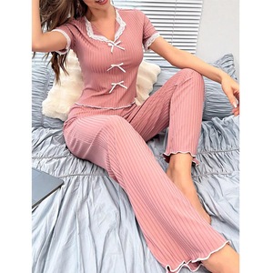 Ensemble de pyjamas en dentelle pour femmes, nouveau style d'été, haut de gamme, sexy, col en V, manches courtes, pantalon, deux pièces, vêtements de détente. - Product Image 2
