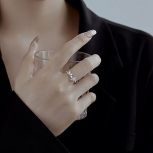 Anillo de Compromiso Dylam de Diseño Simple en Plata S925 con Diamantes de Circonia 5A en Forma de Mariposa para Uso Diario - Product Image 6