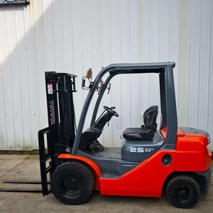Chariot élévateur diesel <span class=keywords><strong>TOYOTA</strong></span> d'occasion de qualité supérieure FD25 fabriqué au Japon, 2,5 tonnes, <span class=keywords><strong>3</strong></span> tonnes, chariot élévateur diesel <span class=keywords><strong>TOYOTA</strong></span> à vendre - Product Image 1