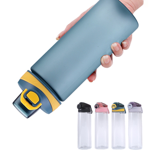 2022 Wholesale 700ML Sport Plastic Water Bottle, Outdoor Leakproof Plastic Water Bottle With Straw and Lid
