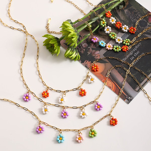 สร้อยคอจี้รูปดอกไม้ สแตนเลส โซ่ทอง ประดับดอกเดซี่หลากสี ชุดเครื่องประดับสำหรับผู้หญิง เครื่องประดับแฟชั่น - Product Image 2