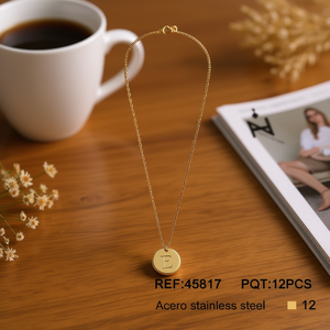 Collana in acciaio inossidabile con ciondolo a forma di lettera E da 1,9 cm, gioielli di moda su un solo lato - Product Image 2