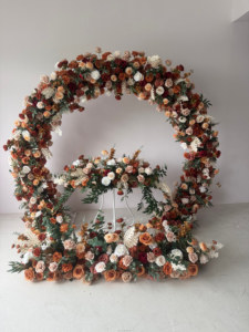 Arco Floreale Artificiale Vintage di Lusso con Centrotavola - Supporto per Sfondo Floreale in Rose di Seta <span class=keywords><strong>Rosso</strong></span> Ruggine <span class=keywords><strong>e</strong></span> Champagne - Product Image 1