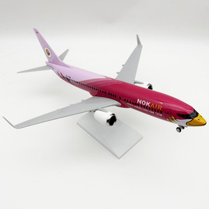 โมเดลเครื่องบินเรซิ่น โบอิ้ง 737-<span class=keywords><strong>800</strong></span> สีชมพู ของสายการบินนกแอร์ ขนาด 1/130 ยาว 30 ซม. พร้อมล้อเหยียบ สำหรับตั้งโชว์และสะสม - Product Image 2