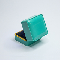 Boîte à bijoux de luxe en laque noire avec estampage doré, écologique, pour bagues, diamants, boutiques et emballages cadeaux, en stock en gros