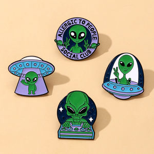 Spille in smalto in resina epossidica aliena cosmica produttore YINI-UFO e bizzarro distintivo personaggio dettagli vibranti, ideale per i collezionisti regalo - Product Image 2