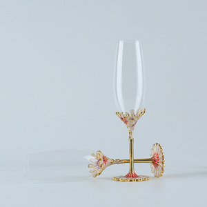 Copas de champán de cristal con diseño de flores, color oro rosa, románticas - Product Image 5