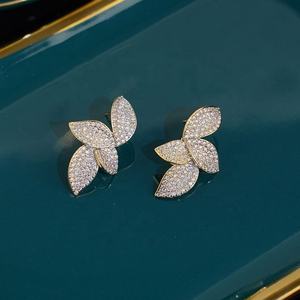 ต่างหูเพชรเม็ดเล็กทรงกลีบดอกไม้ สไตล์เกาหลี หรูหรา ดีไซน์เฉพาะกลุ่ม ระดับไฮเอนด์  เครื่องประดับอินเทรนด์ใหม่ - Product Image 1