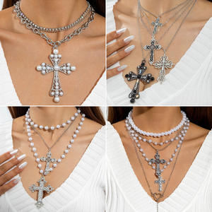 Europäischer und amerikanischer Punk-Schmuck: Übertriebene Halskette mit Kunstperlen, Kreuz, süß-cool, lang, mehrlagig, Y-förmig - Product Image 3