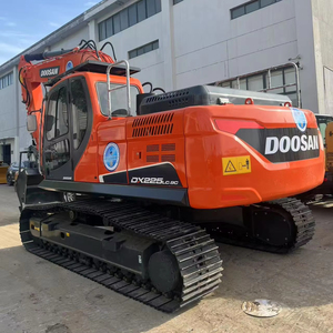 Excavadora de cadenas usada 22T DX225LC-9C: una excavadora de cadenas fiable para trabajos de mediana intensidad que ofrece un excelente valor. - Product Image 1