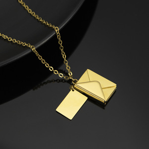 Collar con Colgante de Sobre en Acero Inoxidable con Baño de Oro PVD de 18K |   Colgante con Forma de Carta de Amor para Mujer |   Joyería Grabada con Te Amo para Enamorados - Product Image 1