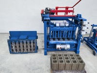 4-35 Machine automatique de fabrication de briques écologiques Machine électrique de fabrication de briques de terre de pavage en plastique recyclé Machine de pose de briques