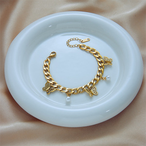 Fashion Charm Bracelet Gold Zinc Alloy Butterfly Pearl Pendant Women's Jewelry Gift Irregular Chain Design - Product Image 3