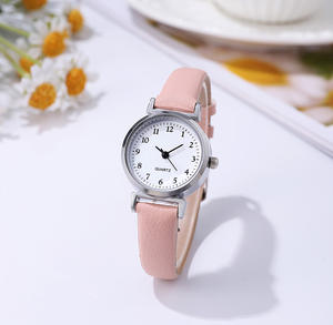 Reloj de cuarzo digital simple para mujer, con correa de cuero delgada - Product Image 3