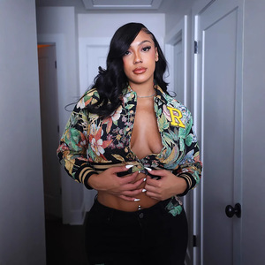 G0722 <span class=keywords><strong>Chaqueta</strong></span> Corta de <span class=keywords><strong>Mujer</strong></span> con Estampado Floral Jacquard, Cuello Cuadrado y Manga Larga, Nueva Colección Primavera 2026, Gran Venta - Product Image 1