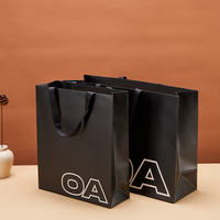 Sac en papier d'art noir de luxe sur mesure avec logo imprimé, poignées en ruban, pour emballage cadeau, mode, vêtements et maquillage