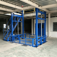 Plateforme élévatrice verticale hydraulique sur rail de guidage, élévateur de marchandises stationnaire, monte-charge électrique pour le stockage et le regroupement de marchandises en entrepôt