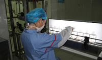 Ensemble complet de petites bouteilles d'eau minérale potable en plastique PET 3 en 1 Ligne de production Machine de remplissage et de capsulage par soufflage