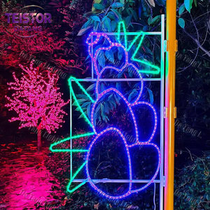 Lampadaires de Noël à motifs lumineux LED pour l'extérieur, décoration pour rues commerciales et aménagements paysagers de fêtes - Product Image 3