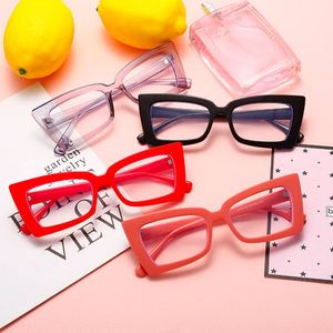 Montures de lunettes optiques carrées œil-de-chat transparentes vintage pour femmes, vente en gros - Product Image 6