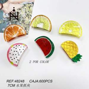Fermagli per capelli Nina Fruit da 7 cm in plastica con design a cartoni animati per donne e ragazze - Product Image 1