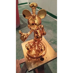 Escultura de Pegaso de Resina Chapada en Oro, Figura Animal Contemporánea para Montar en el Suelo Exterior, Decoración Artística Duradera - Product Image 3