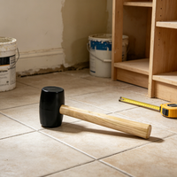 Marteau en caoutchouc noir avec manche en bois 16 oz, qualité industrielle, marteau de machiniste, personnalisable OEM, protège les surfaces