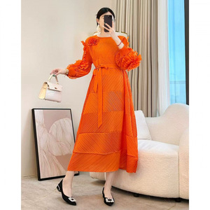 Vestido Plisado Miyake de Alta Gama, Casual, Nueva Colección PY 2026, Color Naranja, con Flores 3D, Talla Grande, Holgado, Maxi Vestido, Venta al Por Mayor - Product Image 2