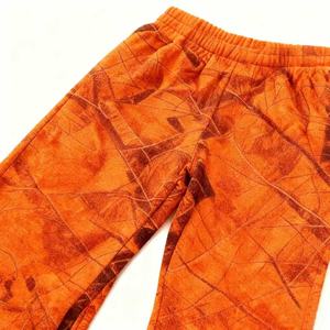 カスタマイズメンズ秋のサーマルアウトドアハンティングオレンジ花柄オールオーバープリントフリースフード付きスウェットシャツレジャースウェットパンツスーツ - Product Image 3