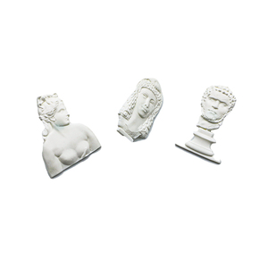 Pin de solapa de PVC de goma blanda con mini escultura de arte: David, Buda, Cabeza de Duquesa, para museos y galerías de arte - Product Image 2