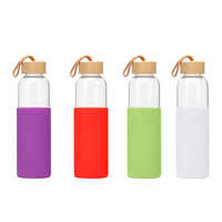 Bouteille d'eau sport en verre borosilicate avec couvercle en bambou et manchon en néoprène de silicone, couleur unie, logo, pour usage domestique – En stock