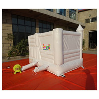 Château gonflable blanc pour enfants avec toboggan pour fête de mariage