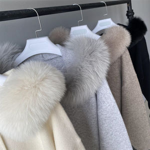 طقم سويتر وبنطلون بغطاء رأس دافئ ناعم للخريف من قطعتين، طقم صوف محبوك فاخر بياقة فرو الثعلب كاجوال ومخصص للملابس النسائية - Product Image 4