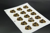 Étiquette adhésive en vinyle PVC personnalisée avec estampage à chaud doré, résistante à l'eau, aux UV et aux rayures, découpée sur mesure pour emballage de marque