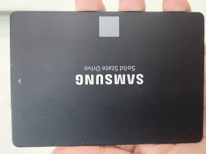 Samsung 870 4TB SSD MZ7L34T0HBLA ความจุสูง 4TB สำหรับการเข้าถึงข้อมูลที่รวดเร็วและการทำงานหลายโปรแกรมอย่างมีประสิทธิภาพ อินเทอร์เฟซ SATA - Product Image 3