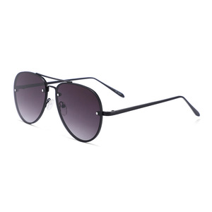 Gafas de sol Conchen Aviator con montura metálica y protección UV400 para hombres, ideales para conducir, viajar y complementar atuendos de moda. - Product Image 4