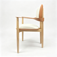 Fauteuil de salle à manger en bois massif pour hôtel avec assise en cuir et dossier ovale