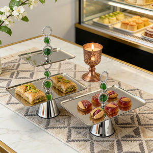 Juego de Bandejas para Servir Postres y Pasteles de Acero Inoxidable, Diseño Moderno y Lujoso con Cuentas Verdes, Color Plateado, Tres Formas - Product Image 2