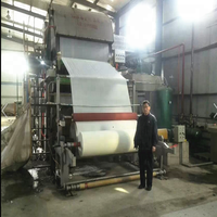 Machine à fabriquer du papier toilette de marque JINLONG à commande PLC haute vitesse pour la production de rouleaux jumbo de papier hygiénique domestique 40-60 tonnes/jour