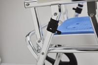 Siège de douche pliable réglable en aluminium, nouveau design de petite taille, fauteuil roulant de douche en aluminium avec roue