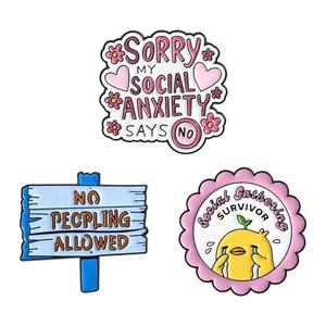 Vente en gros Nouveauté 2026 Série 'Socially Awkward' Broches et épingles en émail mignonnes à l'effigie de dessins animés, Badges en métal <span class=keywords><strong>humoristiques</strong></span> - Product Image 1