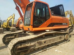 รถขุดตีนตะขาบ Doosan Dh370lc-9 มือสอง ปี 2014 กำลัง 110 กิโลวัตต์ บุ้งกี๋ขนาด 1.0 ลูกบาศก์เมตร ชิ้นส่วนสำคัญประกอบด้วย มอเตอร์ เครื่องยนต์ เกียร์บ็อกซ์ และปั๊ม - Product Image 3