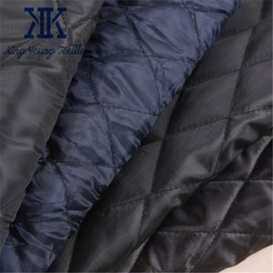 Tela acolchada <span class=keywords><strong>de</strong></span> diamante <span class=keywords><strong>de</strong></span> poliéster 100% <span class=keywords><strong>de</strong></span> un solo lado a precio barato para forro <span class=keywords><strong>de</strong></span> prendas - Product Image 6