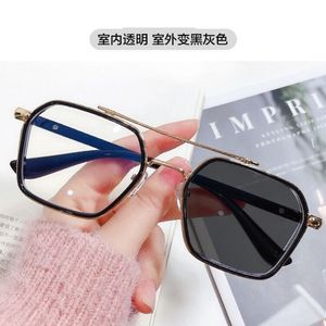 Kính đổi màu Kính màu xám dành cho nam và nữ Kính quang học nhạy cảm với ánh sáng Kính mát UV400 - Product Image 3